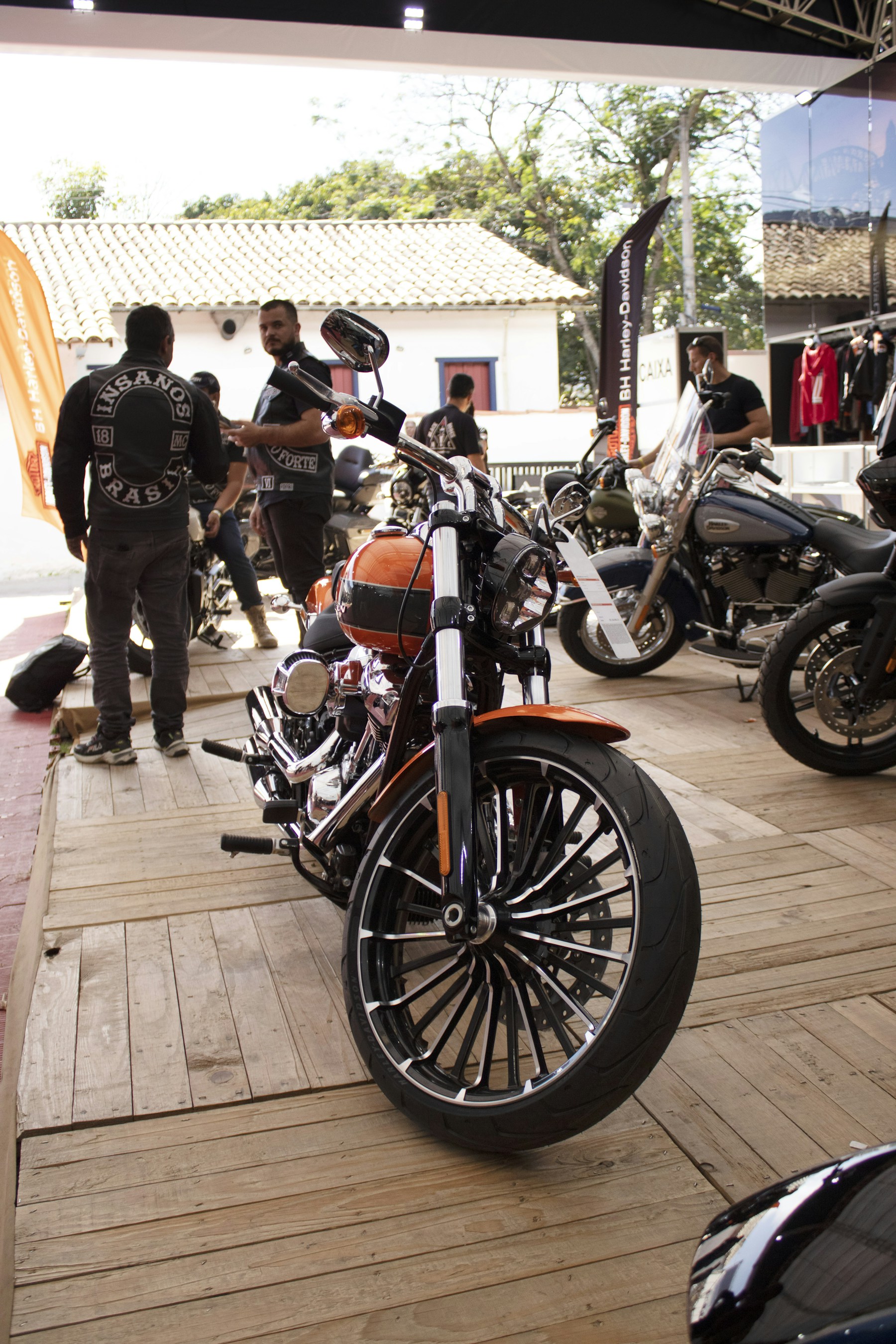 Rassemblement de motards à Tiradentes photographié par Thiago Vale